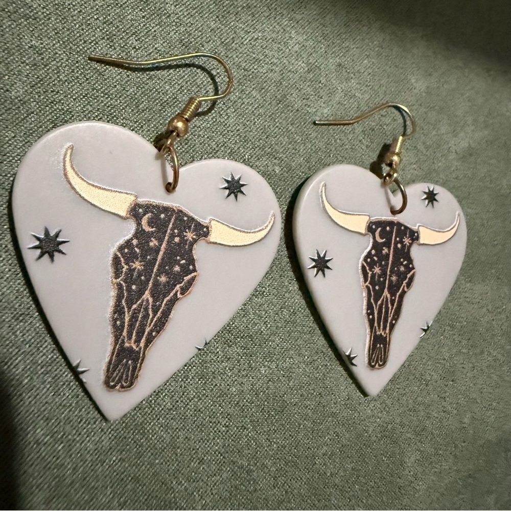 WESTERN HEART EARRINGS – LONGHORN SKULL & STAR DETAIL